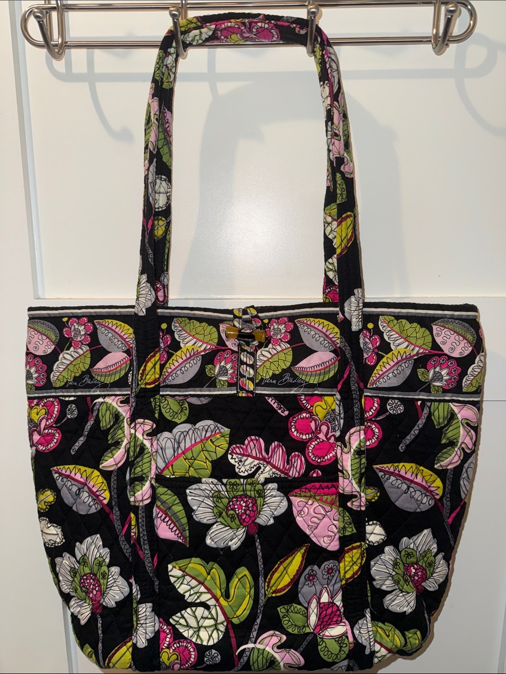 Vera Bradley Vera Tote in Moon Blooms. EUC
